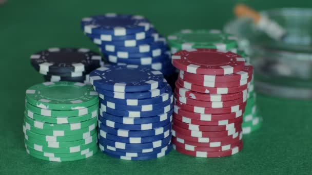 Fumar, beber, jugar al poker — Vídeo de stock