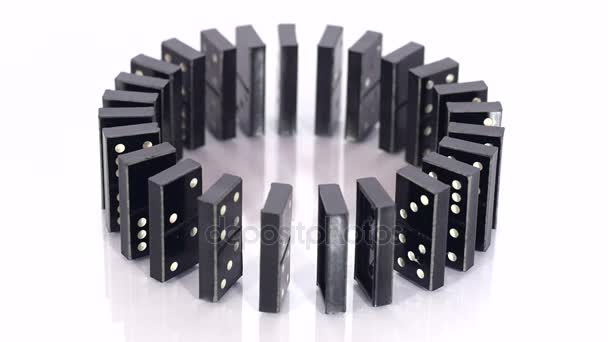 Domino blocks in circle fall down — Stock Video