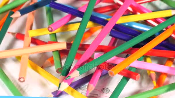 Pilha de lápis coloridos — Vídeo de Stock
