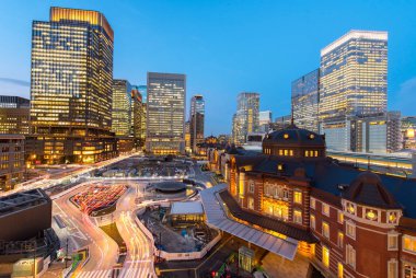 Gece Tokyo İstasyonu,
