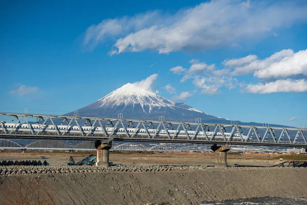 Shinkansen with view of mountain fuji — Stock Photo, Image