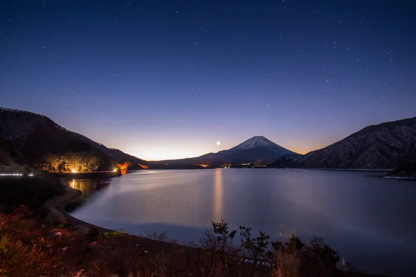 本栖湖と mt。夜の富士 — ストック写真