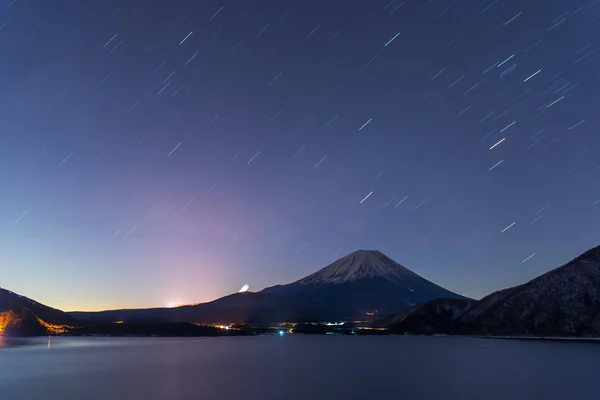 Motosu tó és mt. Fuji éjjel — Stock Fotó