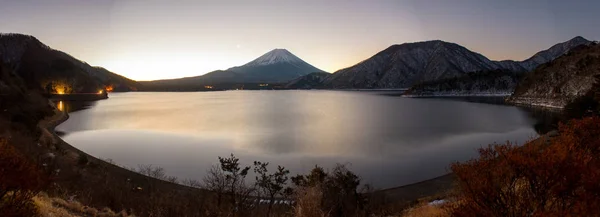 호수 모토와 산입니다. 일출 시간에 후 지 — 스톡 사진