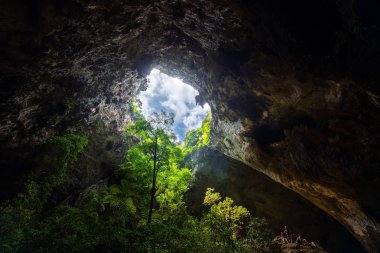 Prayanakorn Mağarası, Tayland