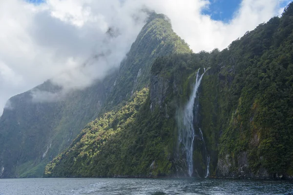 Milford sound, Yeni Zelanda — Stok fotoğraf