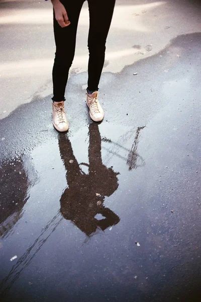 Young stylish girl outside — Stock Photo, Image