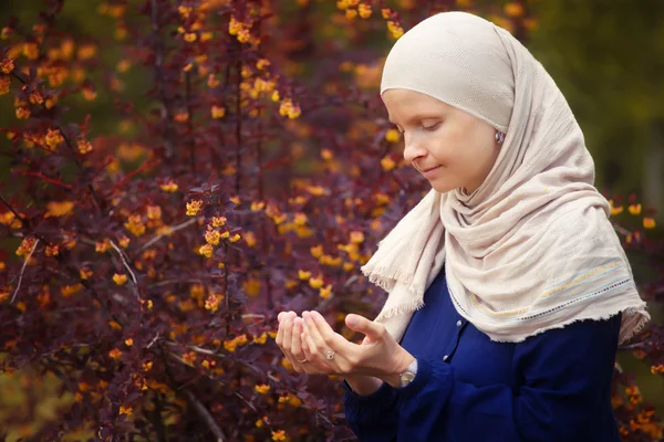 Wanita muslim muda — Stok Foto