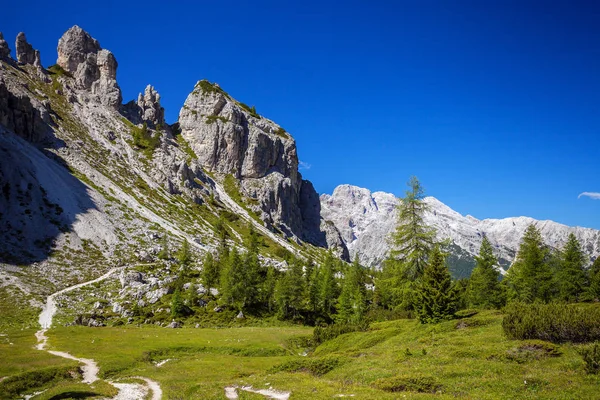 Montagne alpine incredibili — Foto Stock