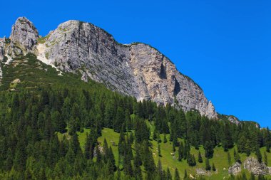 Dolomites'in muhteşem manzarada