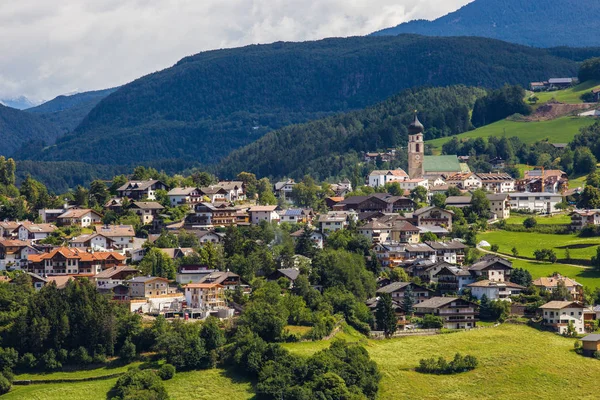 South Tyrol küçük kasaba — Stok fotoğraf