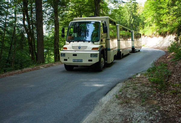 Free shuttle bus in Plitvice Lake National Park — Stock Photo, Image