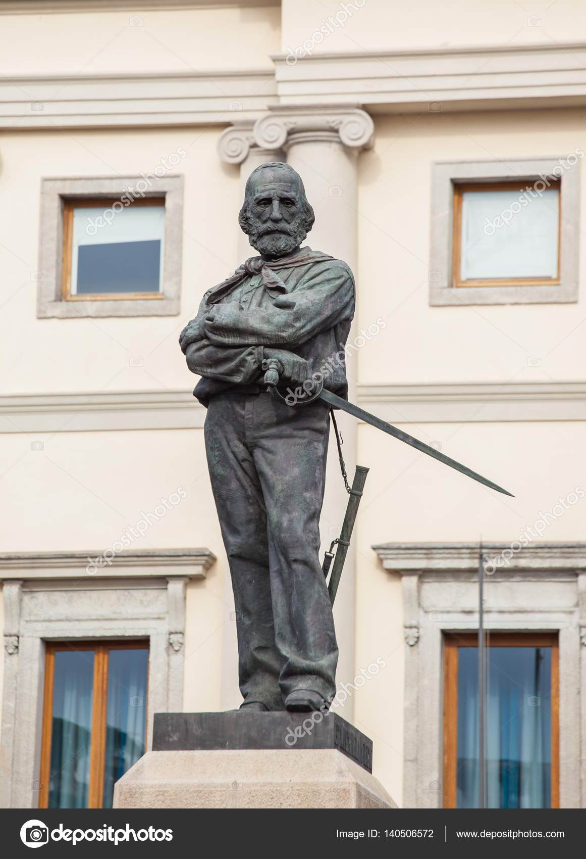 Statue of Giuseppe Garibaldi in Udine — Stock Photo © jahmaica 140506572