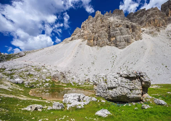 Lago vicino Tre Cime Montagne — Foto Stock