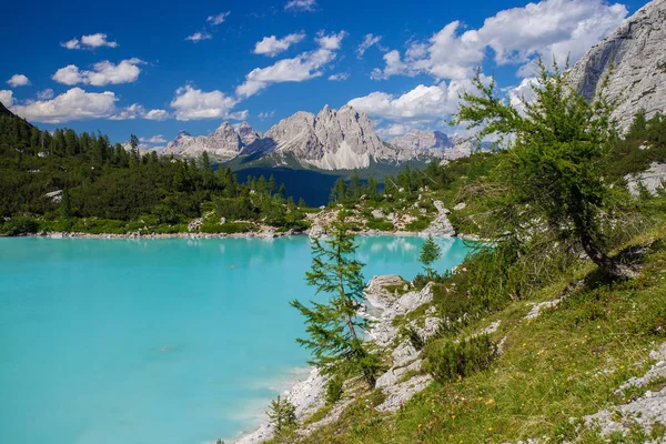 Danau Sorapis yang menakjubkan — Stok Foto