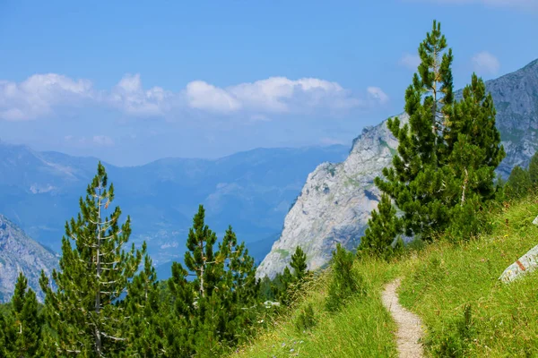 Wanderweg im Prokletije-Gebirge — Stockfoto