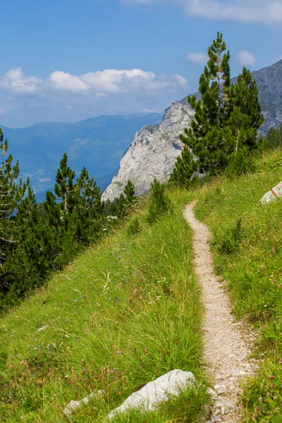 Wanderweg im Prokletije-Gebirge — Stockfoto