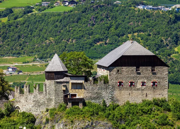 Mittelalterliche Burg in gufidaun — Stockfoto