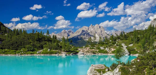 Incrível lago Sorapis — Fotografia de Stock