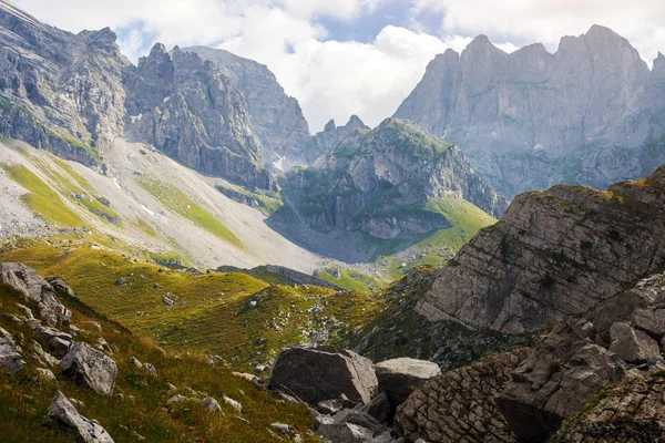 Bella valle di montagna — Foto Stock