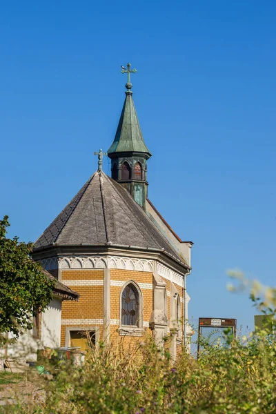 세르비아에 있는 작은 교회 — 스톡 사진