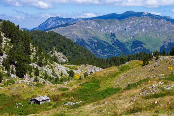 Heitere Berge auf dem Balkan — Stockfoto