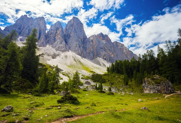 Montanhas Dolomitas surpreendentes — Fotografia de Stock
