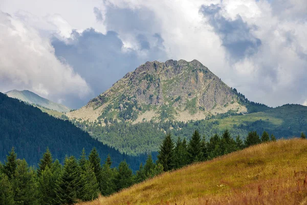 Heitere Berge auf dem Balkan — Stockfoto