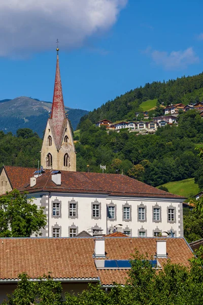 Mooie stad van Gufidaun — Stockfoto