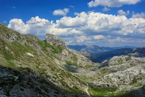 Gyönyörű kilátás a hegyekre — Stock Fotó