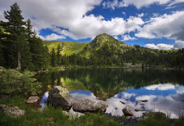 Beautiful Hridsko lake — Stock Photo, Image