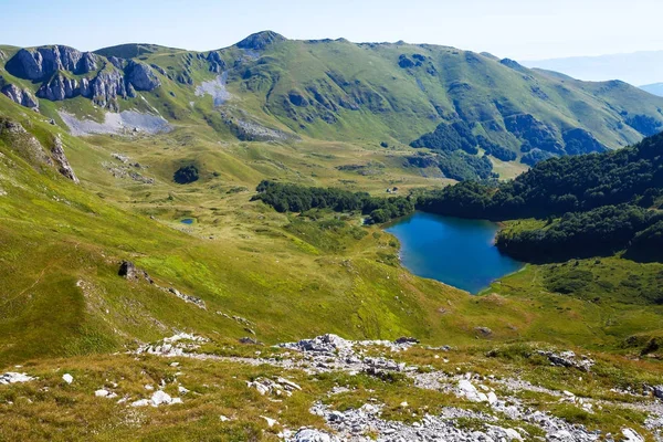 Hermoso lago en Montenegro — Foto de Stock