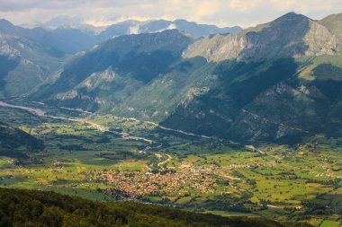 İnanılmaz dağ manzarası.