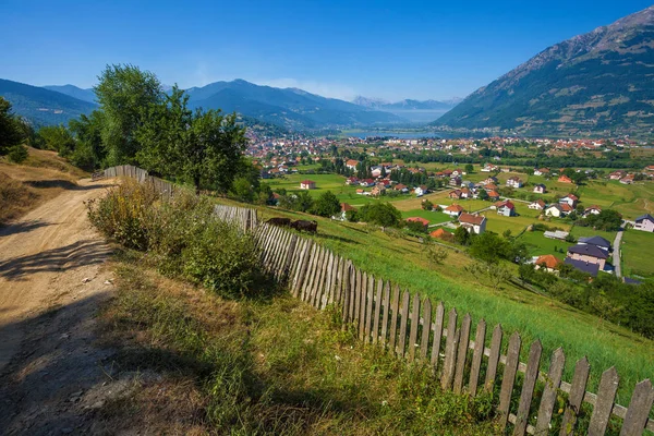 Kleine stad in de bergen — Stockfoto