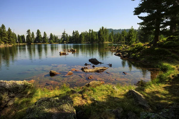 Hrid Lake i Prokletije Mountain National Park — Stockfoto