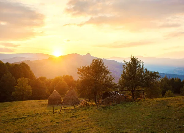 Sonnenuntergang in den Bergen — Stockfoto