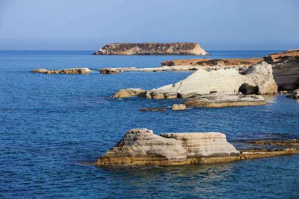 Kıbrıs'ta deniz Akdeniz sahil — Stok fotoğraf