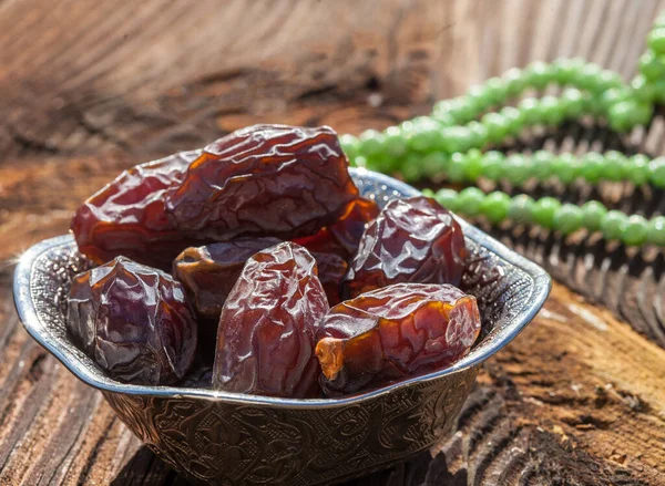 Mooie Kom Vol Datum Vruchten Symboliseert Ramadan Rechtenvrije Stockafbeeldingen