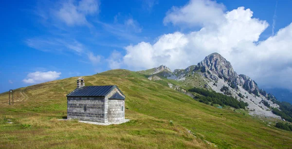 Bela Vista Igreja Nas Montanhas Montenegro — Fotografia de Stock