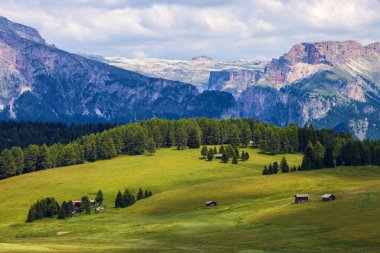Dolomite Alpleri, İtalya 'daki inanılmaz dağ manzarası