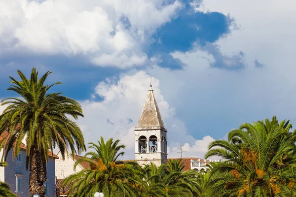 克罗地亚Trogir镇历史中心的教堂 — 图库照片
