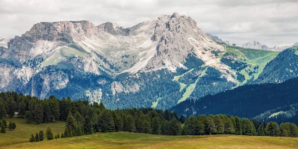 Μοναχικό Σπίτι Στο Amazing Mountain Landscape Δολομίτες Άλπεις Εικόνα Αρχείου