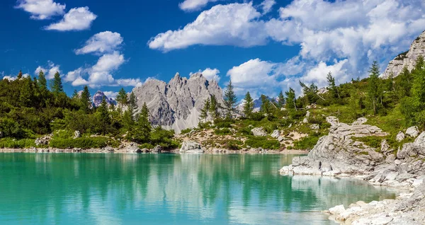 Niesamowity Widok Jezioro Sorapis Niezwykłego Koloru Wody Jezioro Dolomitowe Alpy Zdjęcie Stockowe