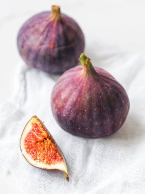 Taze incir ve incir dilim