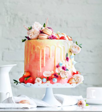 Çiçekli düğün pastası