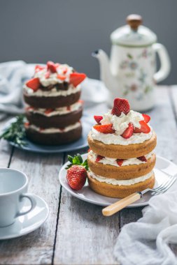 Lezzetli kek çilek ile 