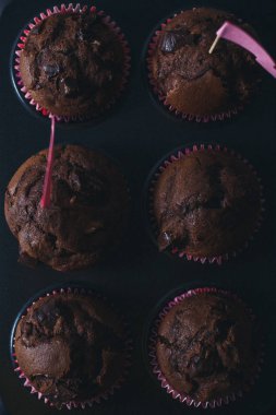 Sadece çikolatalı kek pişmiş