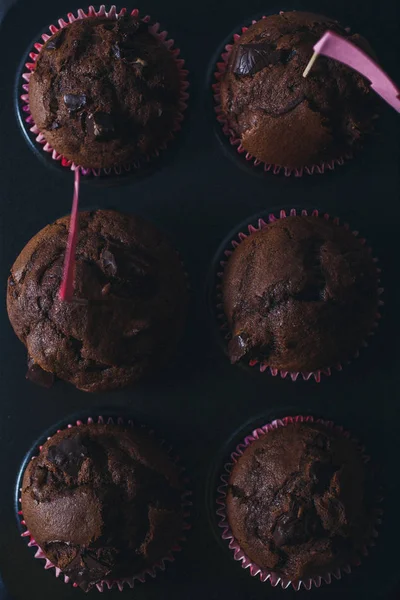 Gerade gebackene Schokoladenmuffins — Stockfoto