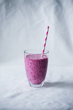 karışık meyveli smoothie 