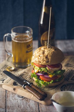 Bir sığır patty ile Burger